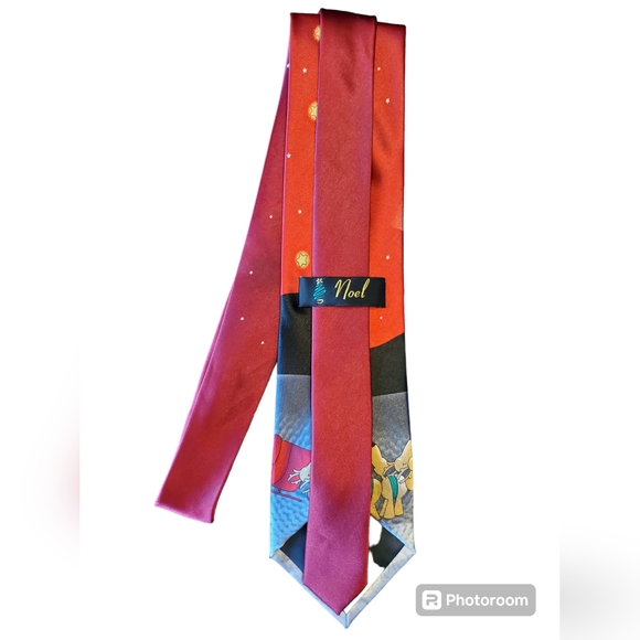 Christmas themed tie - Picture 1 of 4